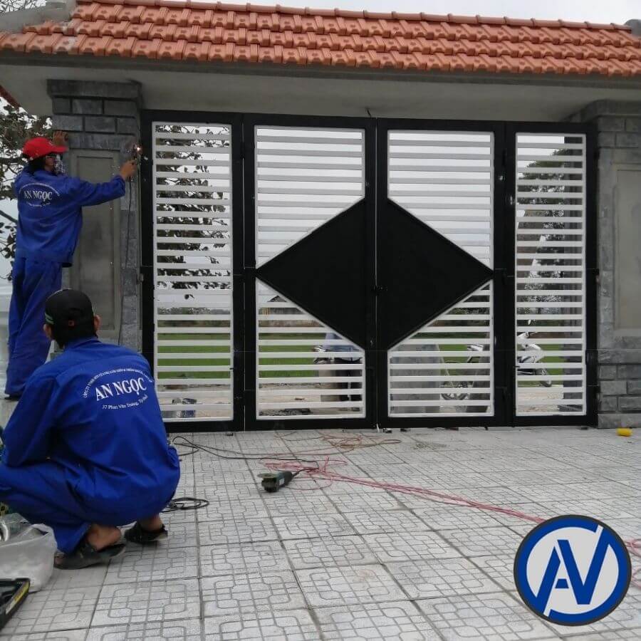Cửa cổng An Ngọc Window